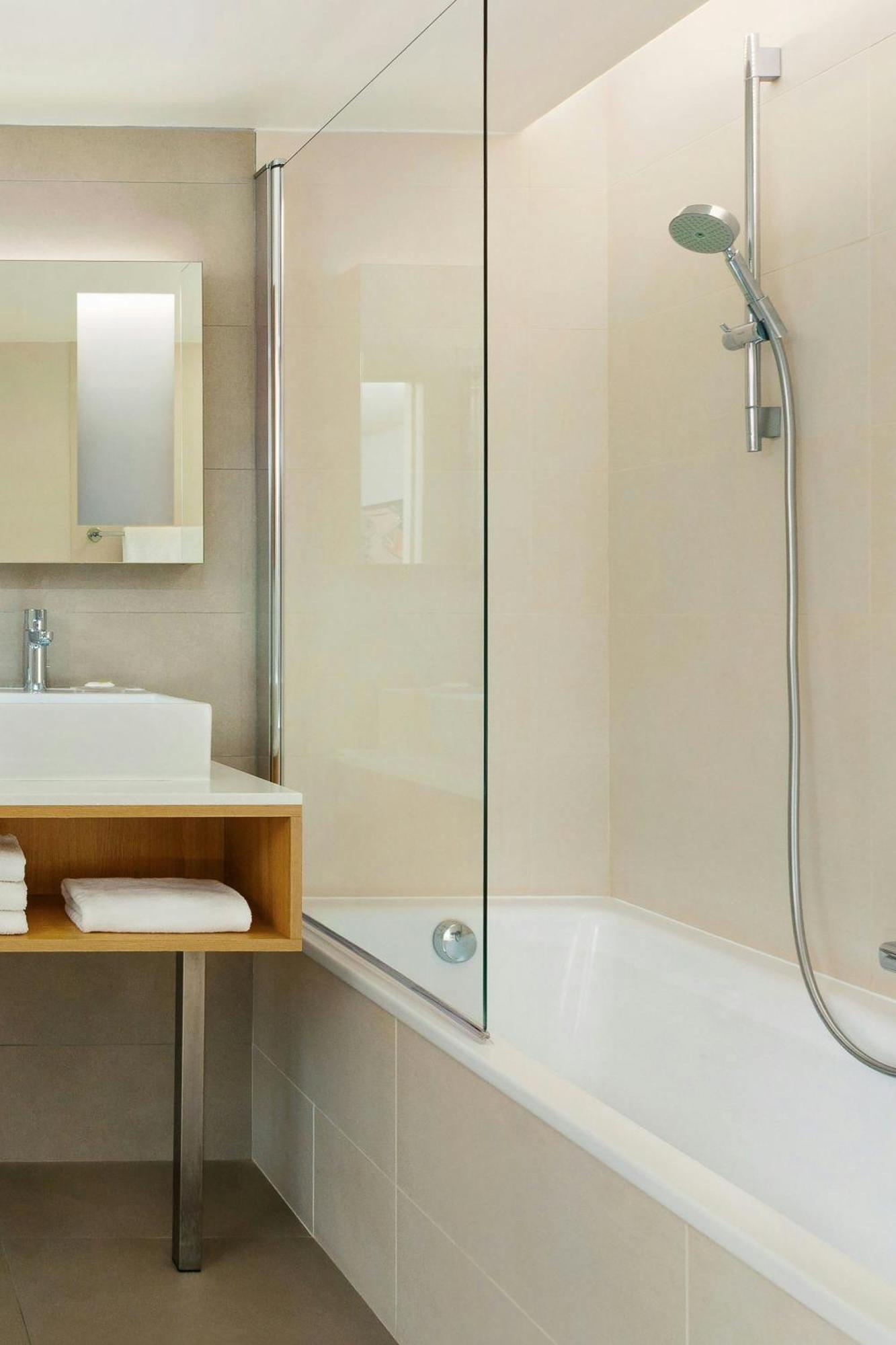 Courtyard By Marriott Montpellier Hotel Eksteriør billede