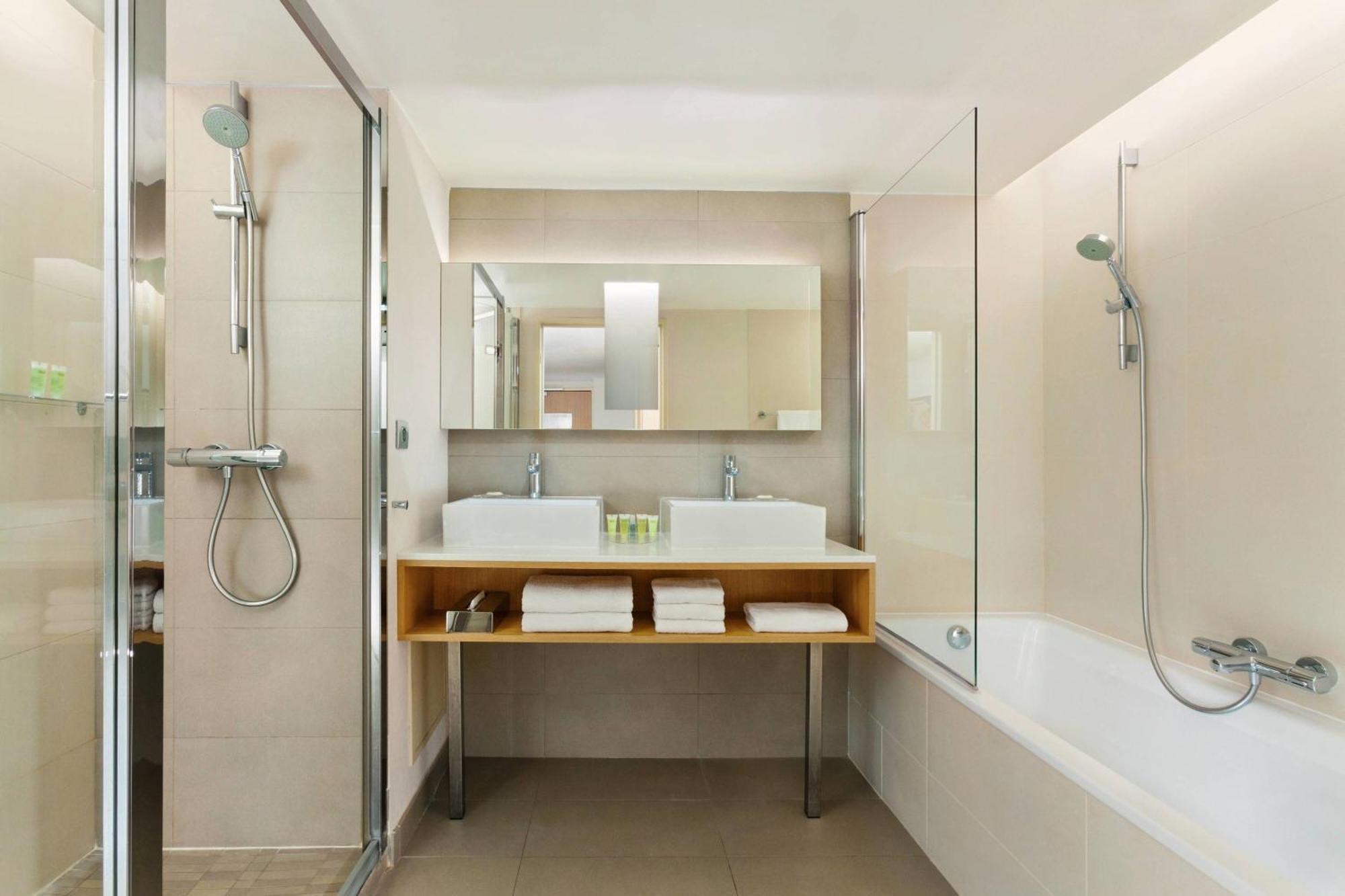 Courtyard By Marriott Montpellier Hotel Eksteriør billede